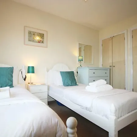 Spacious Family With Parking In Clifton Будинок відпочинку *