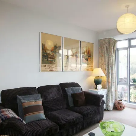 Spacious Family With Parking In Clifton Tatil Evi *