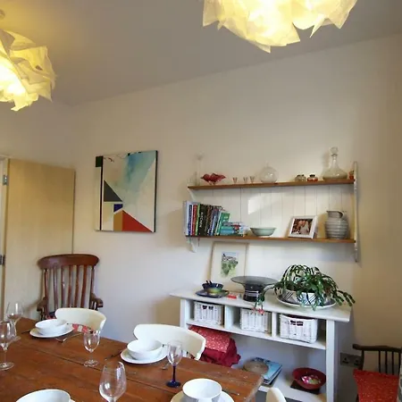 Spacious Family With Parking In Clifton Bristol