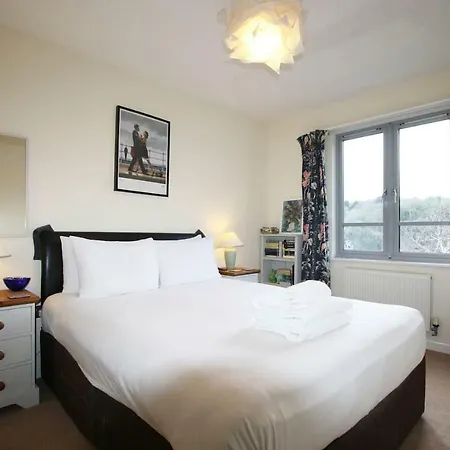 Spacious Family With Parking In Clifton Будинок відпочинку