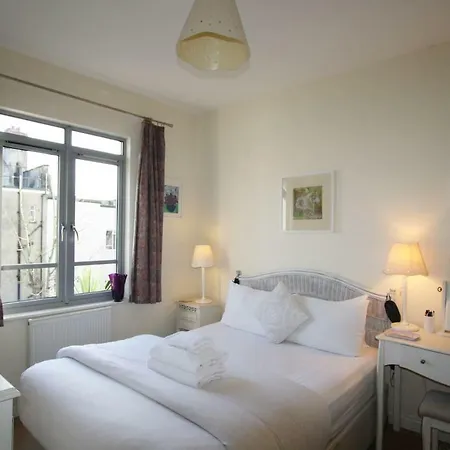 Spacious Family With Parking In Clifton Бристоль