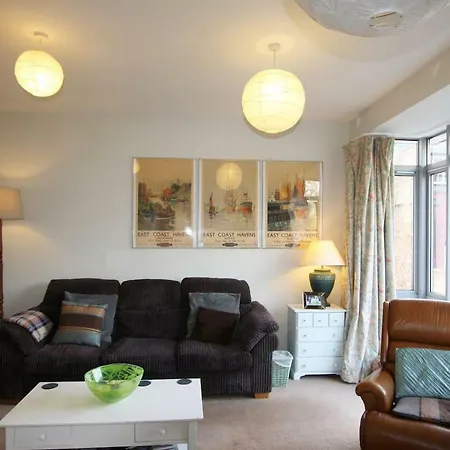 Spacious Family With Parking In Clifton بيت للعطل
